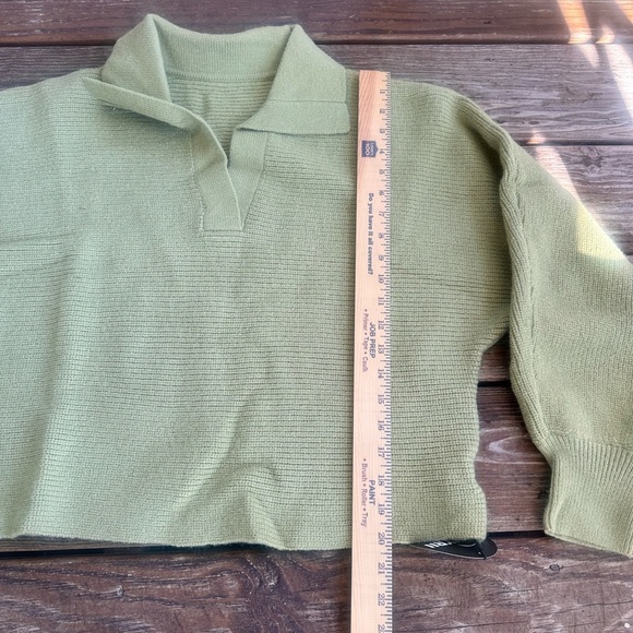 Elegant Avocado green V-Neck Women's Sweater - Picture 7 of 9